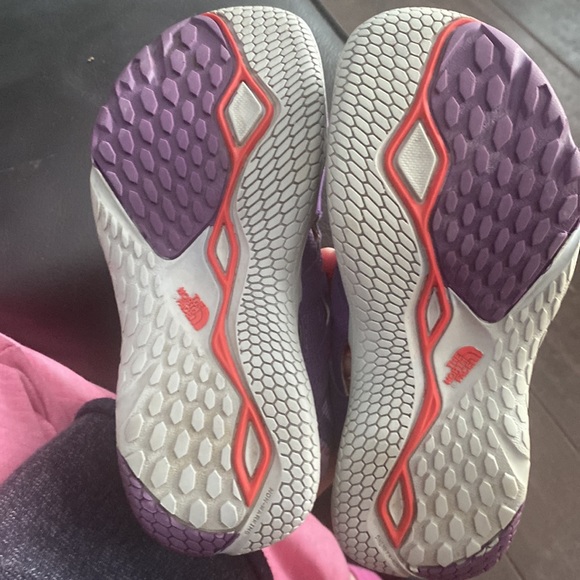 Girls’ size 2 sandals in excellent used condition. - Picture 3 of 5